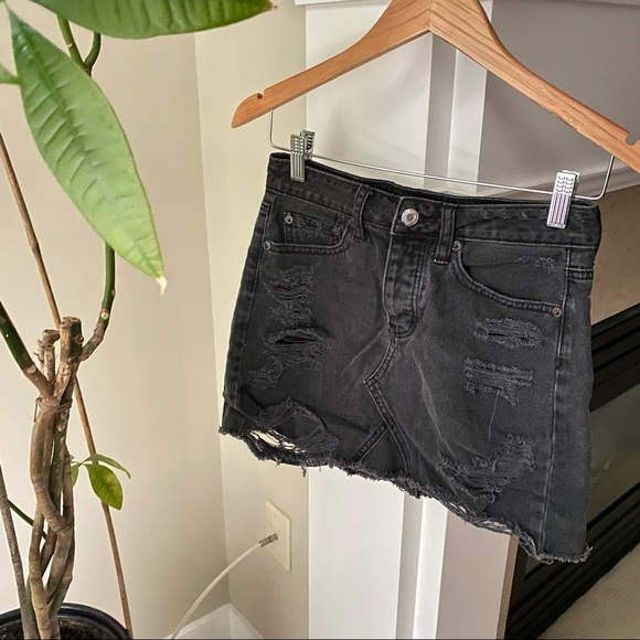 AMERICAN EAGLE Black Distressed Denim Mini Skirt - Picture 3 of 9
